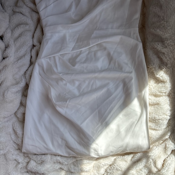 WHITE DRESS!! - Picture 3 of 4